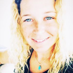 Meet your Posher, Liora